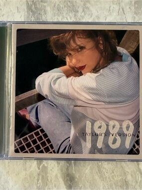 New Taylor Swift 1989 TV CD Aquamarine Green Deluxe w/ Polaroids